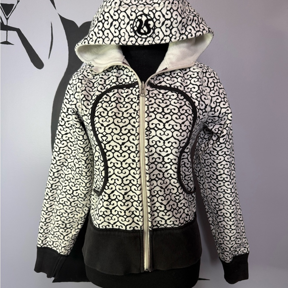 Lululemon athletica White and ‘Black heartz’ original scuba hoodie!